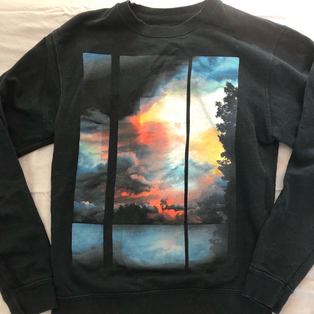 Sweatshirt